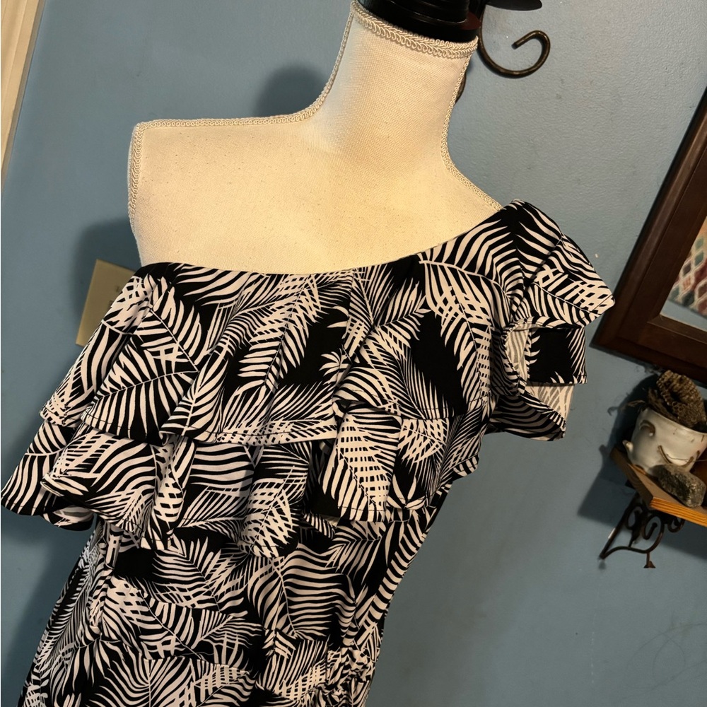 Signature Collection, One Shoulder, Ruffle, Maxi Dress - Picture 2 of 8